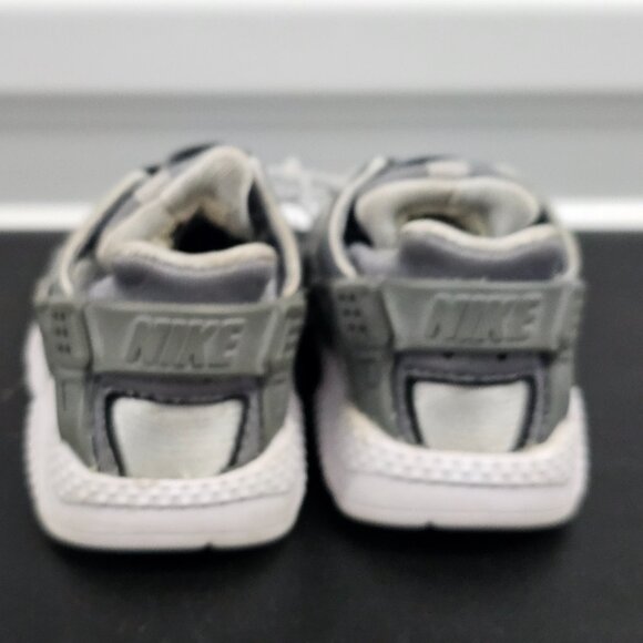 Nike Huarache Baby Gray Sneakers (4C) - Picture 3 of 11